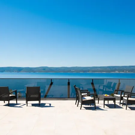 Mia 1 - Omis By Guide *