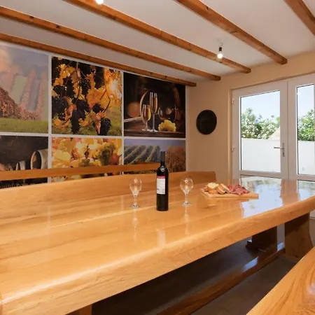 Mia 1 - Omis By Guide Mimice